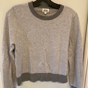 Bridge & Burn Women's Light Gray Crew Neck Sweater